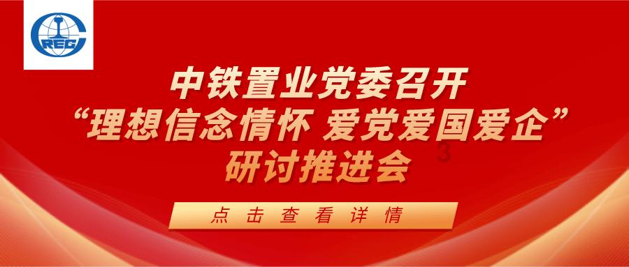 主人给猫戴上假发后，后面那只猫看它的眼神直接都不对劲了！